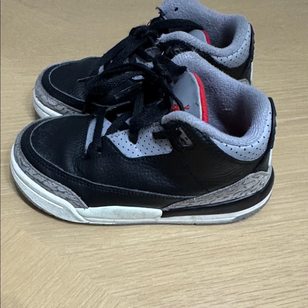 Jordan Kids 3’s Black and White Sneakers with Red - Picture 2 of 5